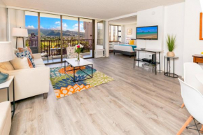 Chic Mountain View Unit Near Waikiki Beach with Parking